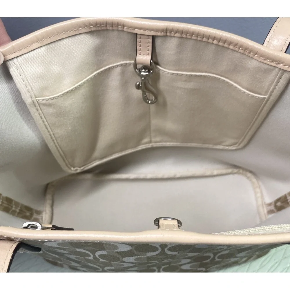 COACH Womens Signature Park Metro Dream C Tote Handbag Purse Tan &White 14x9x4‎